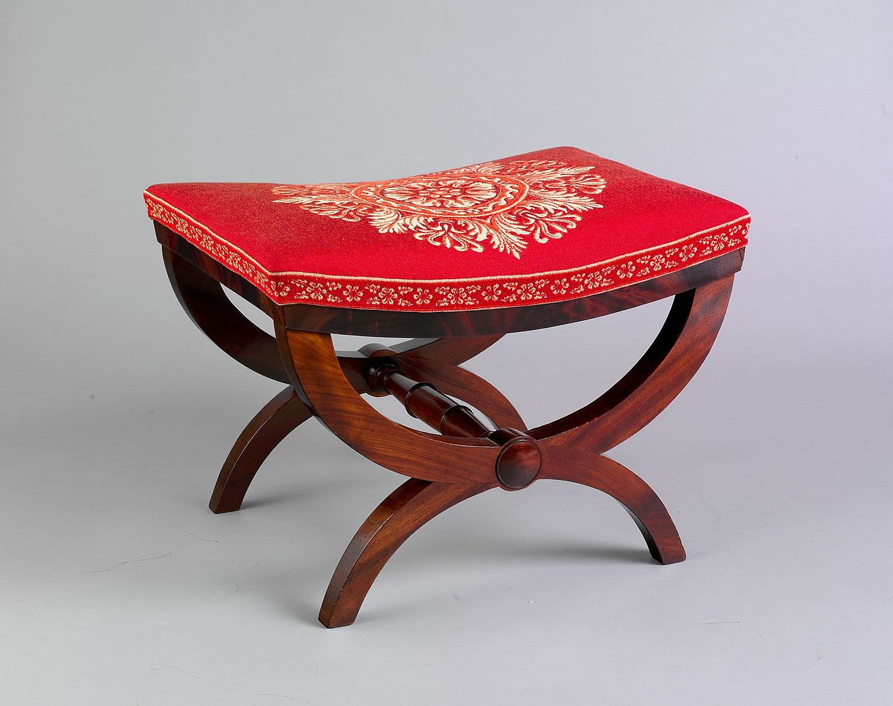 Curule_Stool